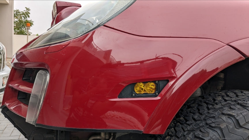 957 Cayenne Side marker Light mount