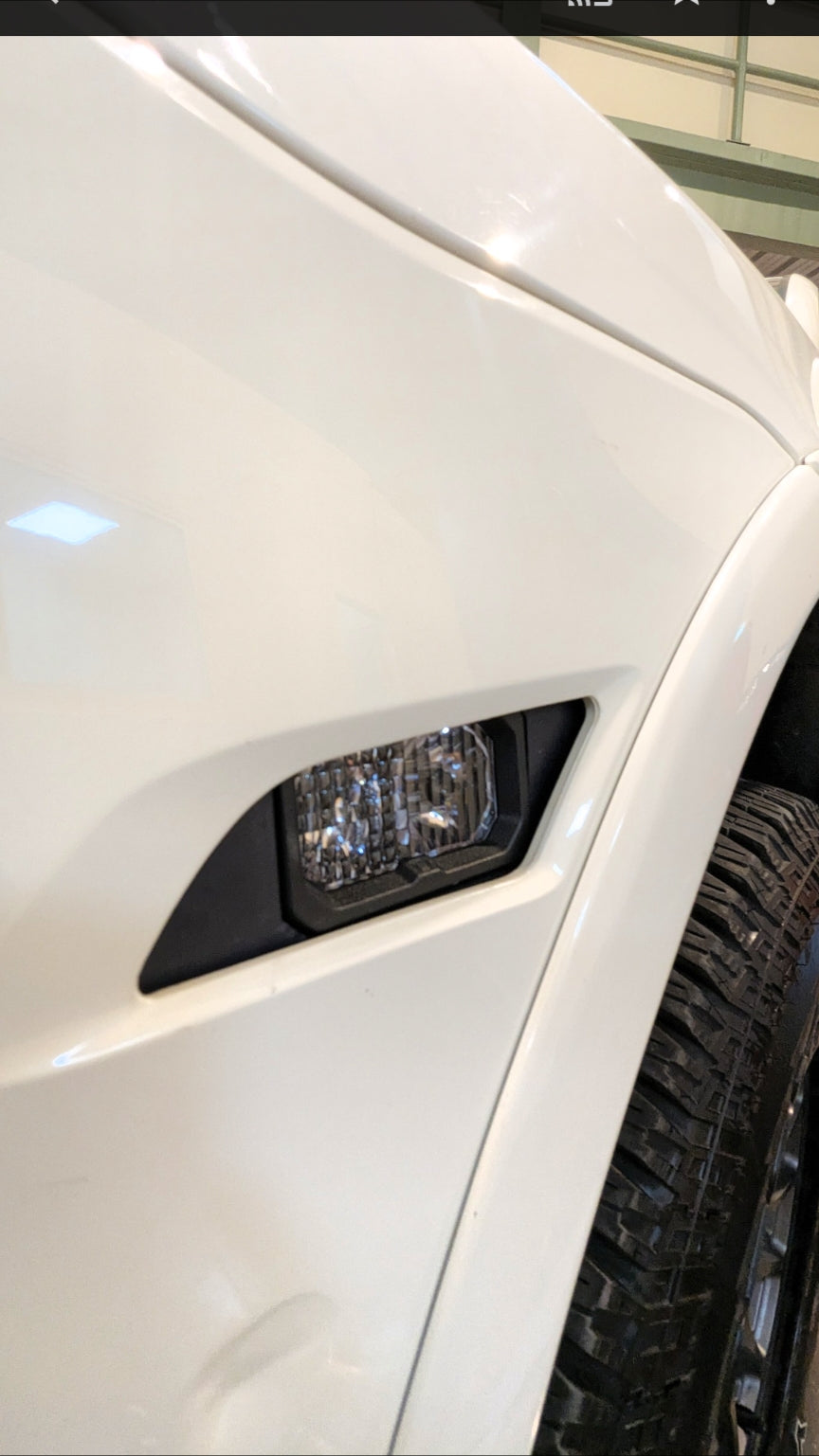 957 Cayenne Side marker Light mount